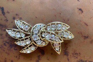 VINTAGE WEISS Designer Bow Brooch