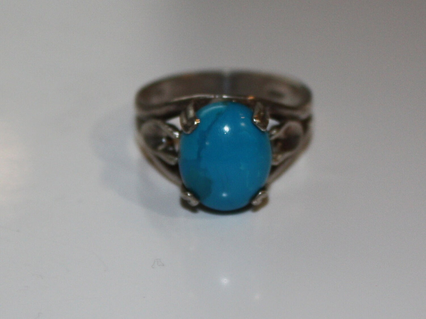 VINTAGE TURQUOISE Ring set in 925 Sterling Silver, South Western Ring,  Size 8