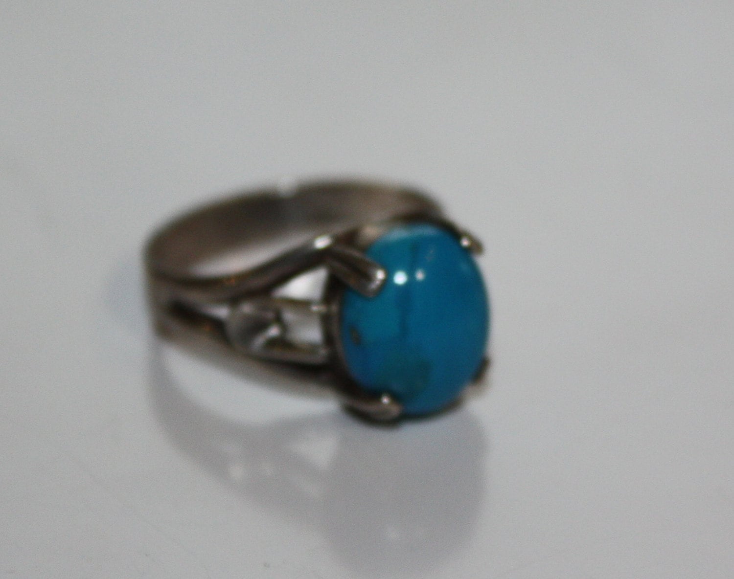 VINTAGE TURQUOISE Ring set in 925 Sterling Silver, South Western Ring,  Size 8