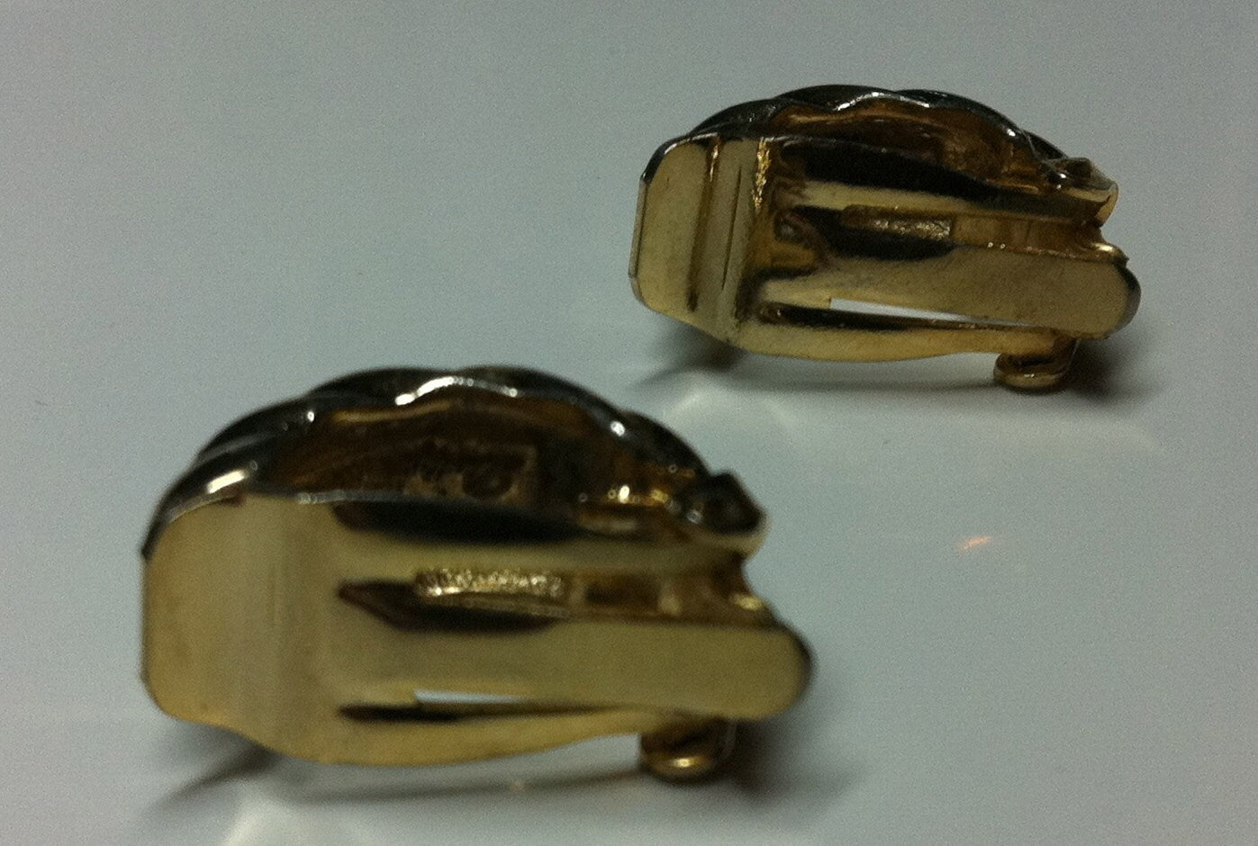 DOLLY SMITH Vintage Gold Toned Clip On Earrings, 3/4" x 3/8" inches.